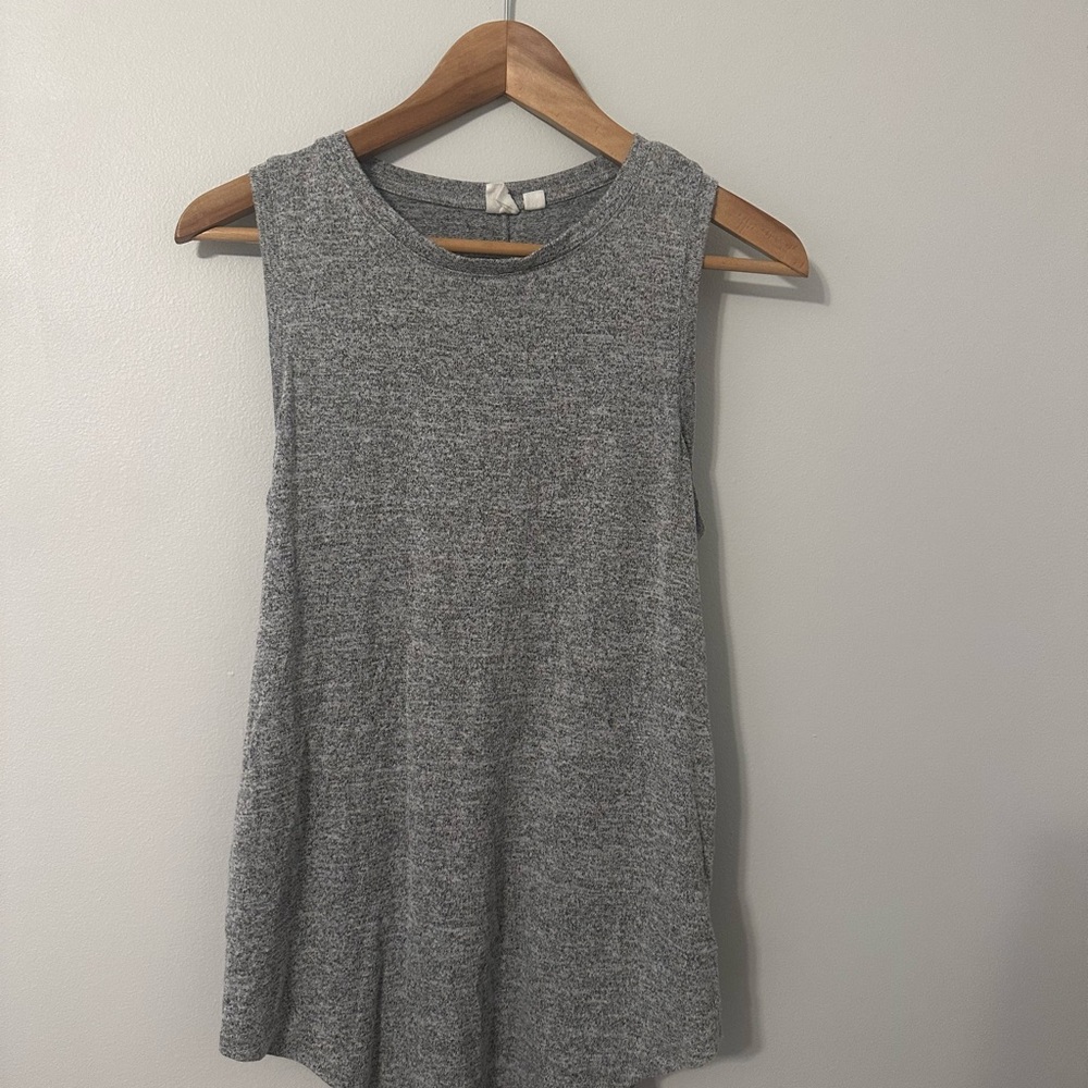 GAP Gray Tank Top with Crew Neck and Relaxed Fit
